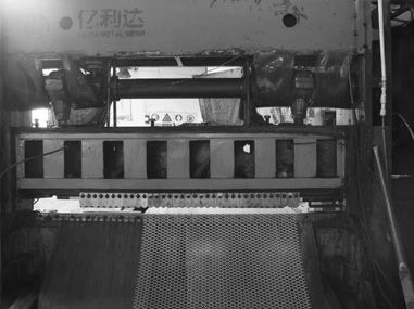 買瞭第一台鋼闆網機。